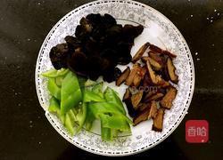 干煸腊味菜花的做法图解2