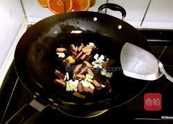干煸腊味菜花的做法图解5
