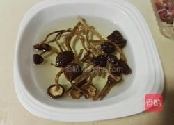 茶树菇玉米鸡汤的做法图解2