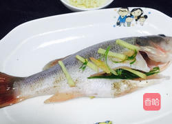 蒜香鲈鱼的做法图解3