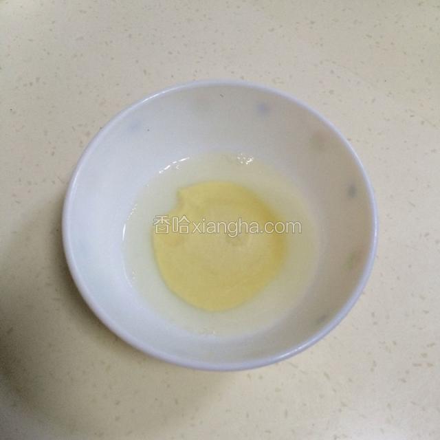 吉利丁粉加入30g纯净水泡会；