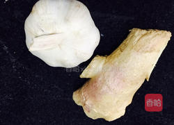 姜蒜香汁菠菜的做法图解2