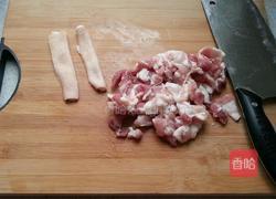 辣白菜炒五花肉的做法图解2