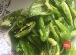 青椒炒肉片的做法图解2