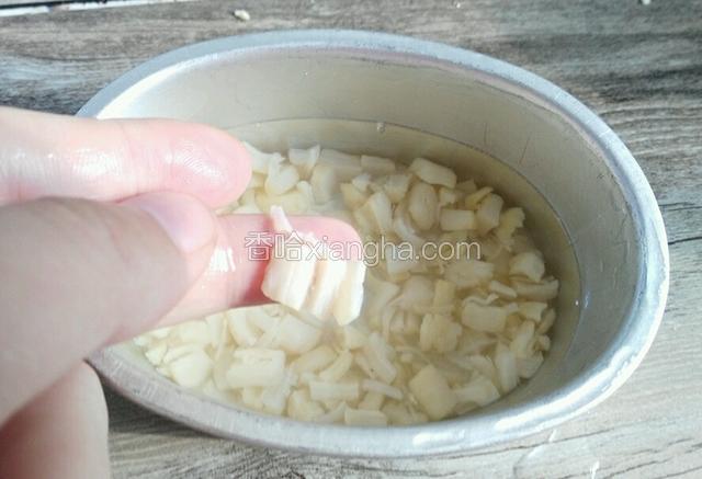 要泡30分钟以上   用手可以很轻易碾碎