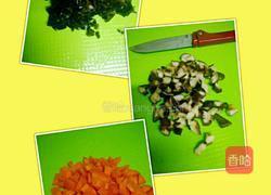 香菇木耳鸡肉荷叶蒸饭的做法图解2