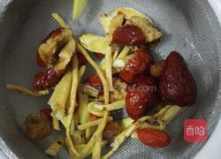 党参红枣黄芪瘦肉汤的做法图解2