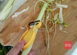 西芹腰果炒百合的做法图解1