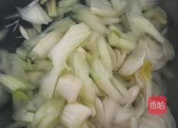 西芹腰果炒百合的做法图解3