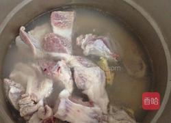 苦瓜猪骨黄豆汤的做法图解2