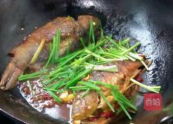 葱焖鲫鱼的做法图解8