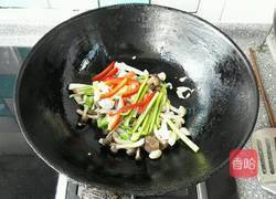 双椒炒蟹味菇的做法图解5