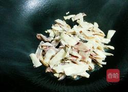 茭白炒墨鱼干的做法图解3