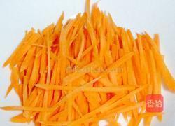 粉蒸胡萝卜丝的做法图解1