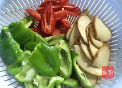 双椒炒素鸡的做法图解2