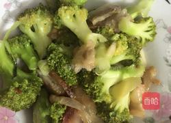西兰花炒腊肉的做法图解7