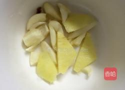 西兰花炒腊肉的做法图解3