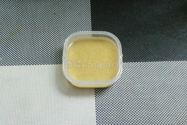 小米提前几个小时洗干净浸泡好。