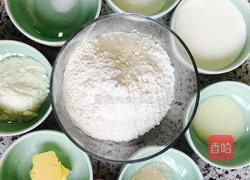 奶香小面包的做法图解1