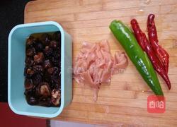 香菇鸡脯肉的做法图解1