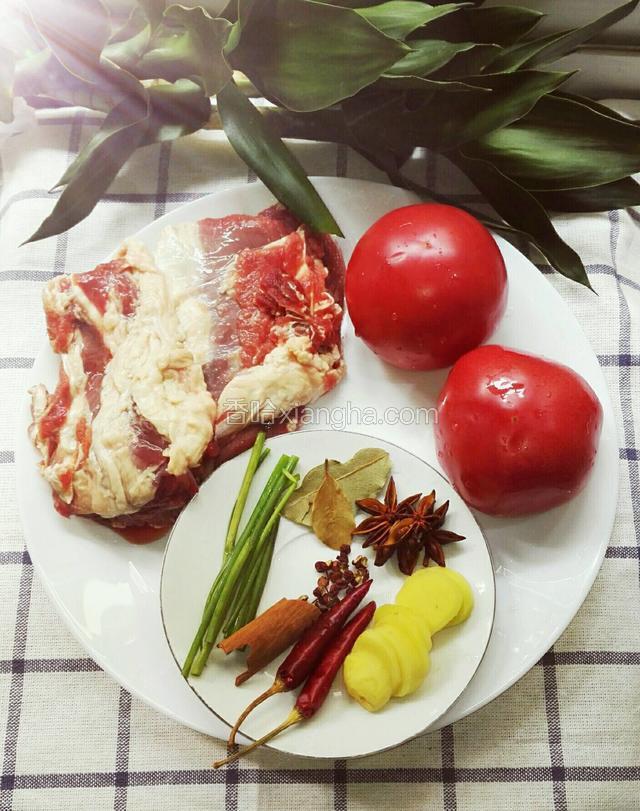 准备好需要的所有食材。（如图）