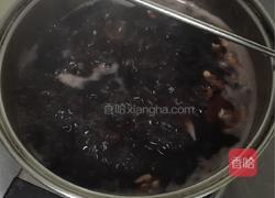 黑米粥的做法图解2