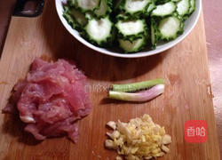 丝瓜炒里脊肉的做法图解2