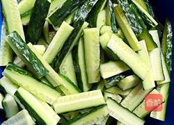 酸辣黄瓜的做法图解1