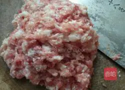 Illustration of how to make three fresh dumplings 1