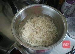 培根杂蔬炒面的做法图解3