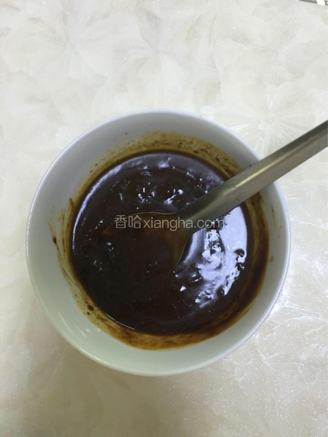 我用的是干酱，比较干，我加了些水，活稀一些