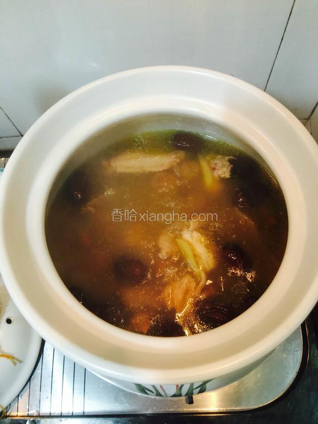 桂圆红枣枸杞炖土鸡