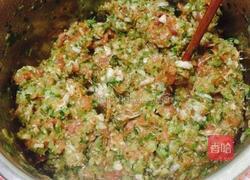 双色香芹水饺的做法图解5