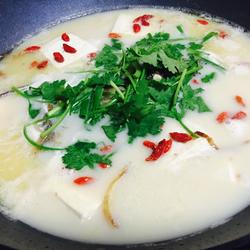鱼头豆腐汤