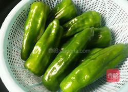 虎皮青椒的做法图解1