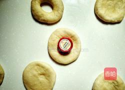 巧克力淋面甜甜圈的做法图解6