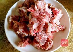 酱焖排骨小土豆的做法图解1