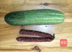 腊肠炒青花的做法图解1