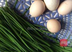 韭菜鸡蛋饼的做法图解1