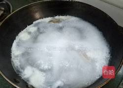 番茄玉米排骨汤的做法图解3