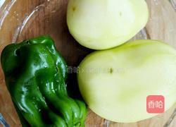 青椒炒土豆片的做法图解1