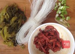 酸菜肉丝汤粉的做法图解4
