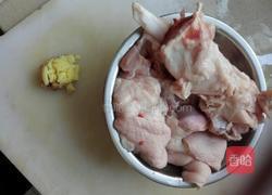 莲藕黄豆猪脚汤的做法图解2