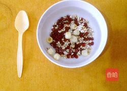 薏米红豆莲子粥的做法图解2