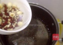 薏米红豆莲子粥的做法图解3