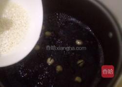 薏米红豆莲子粥的做法图解5