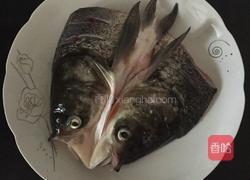 剁椒鱼头的做法图解1
