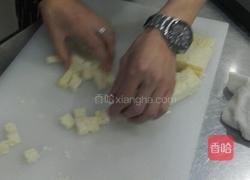 汤类菜肴配菜配 面包粒的做法图解1