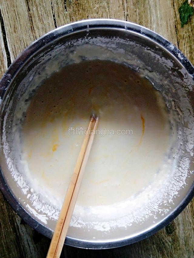 用筷子搅匀，成面糊