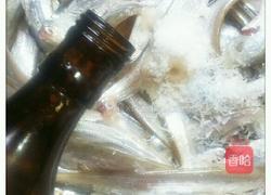 干煸凤尾鱼的做法图解2